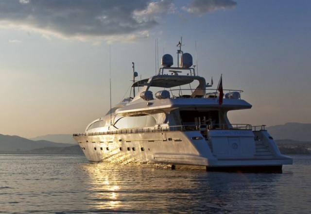  renta de yates en Cannes para sus eventos corporativos 